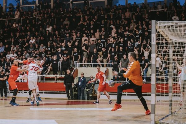 Zrinjski savladao Velež u fantastičnoj rukometnoj atmosferi