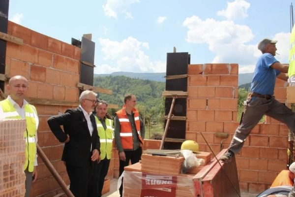 U Jablanici potpisani ugovori s 50 domaćinstava za obnovu kuća