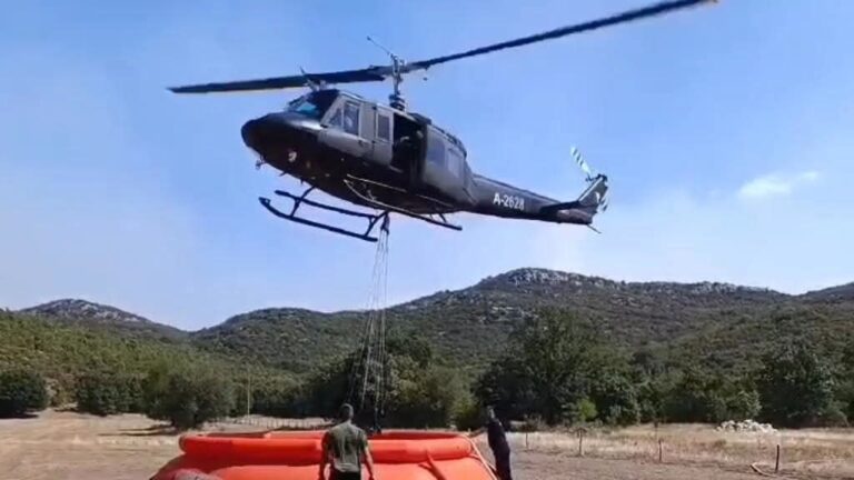 Oružane snage BiH gase požar kod Trebinja, helikopter izbacio 19 tona vode