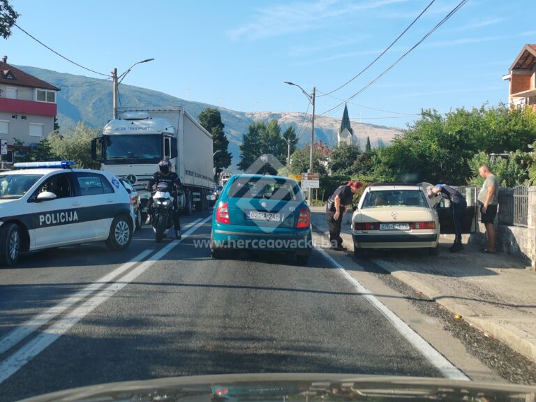 Saobraćajna nesreća na M-17 sjeverno od Mostara, stvaraju se velike gužve u saobraćaju