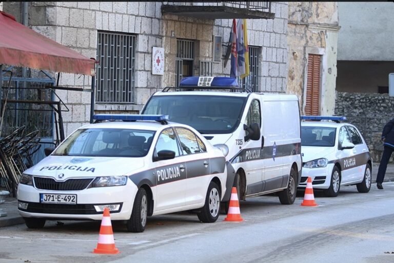 Fizički napali policajce u Hercegovini, psovali im “balijsku i četničku majku”, Tužilaštvo nije zatražilo pritvor