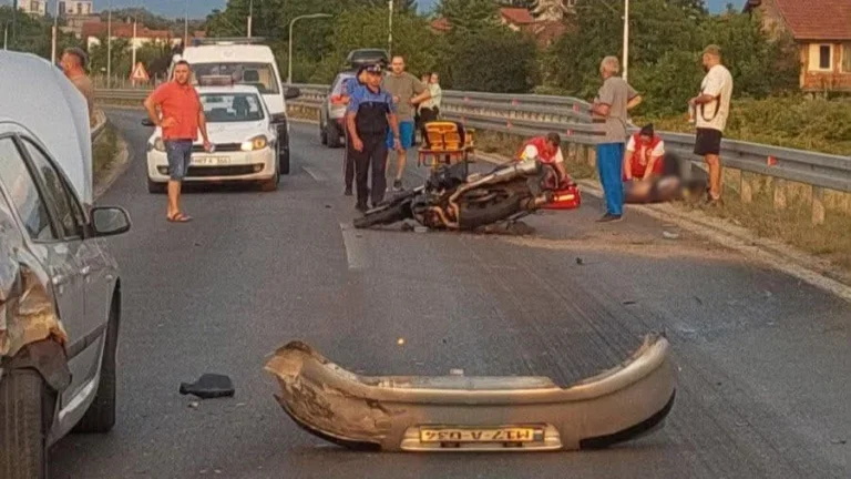 Teška saobraćajna nesreća: Poginuo motociklista, saobraćaj na M-17 obustavljen