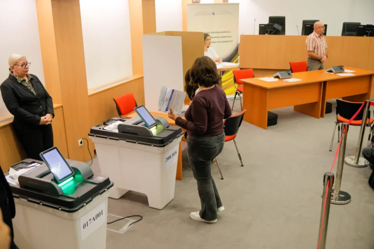 CIK traži 2.000 operatera: Dnevnica 310 KM, a ovo je opis posla