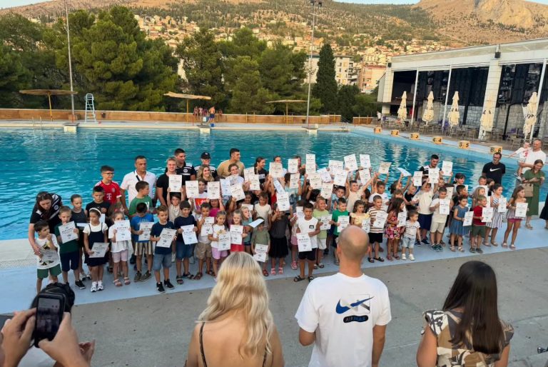 Orkina škola plivanja ispratila još jedno uspješno ljeto: Dodijeljeno 96 diploma, kroz programe prošlo više od 150 djece