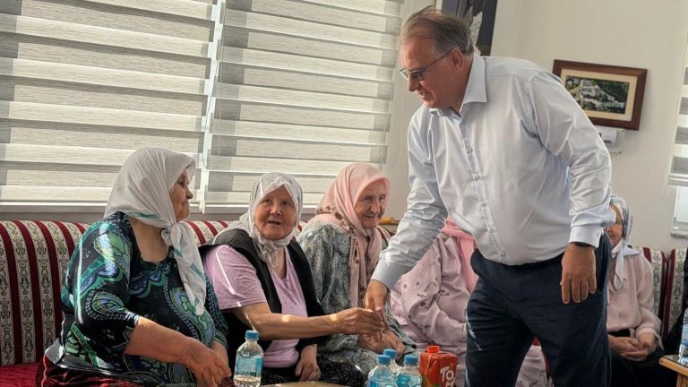 Premijer Nikšić i ministar Dizdar u Srebrenici: Istina o genocidu je neupitna, povratnici moraju biti sigurni