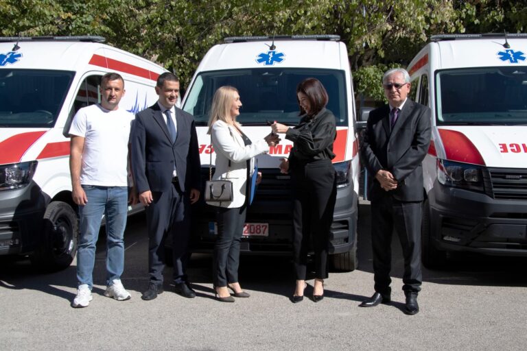 Vlada HNK-a Mostaru i Rami donirala savremena vozila hitne pomoći