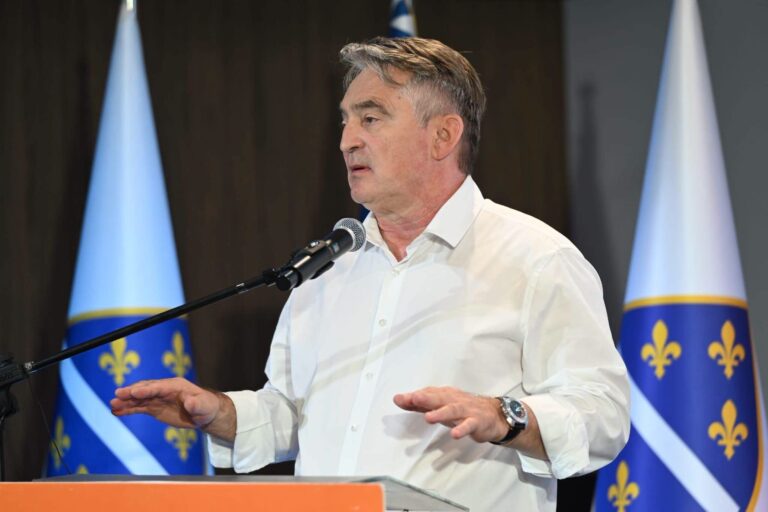 Komšić iz Mostara: Dirnu li Memorijalni centar u Srebrenici, svi da kažemo – nijedna probosanska stranka neće praviti vlast s Dodikom